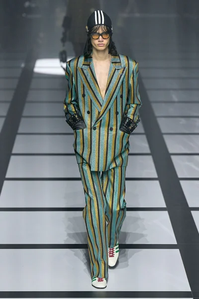 Look 49